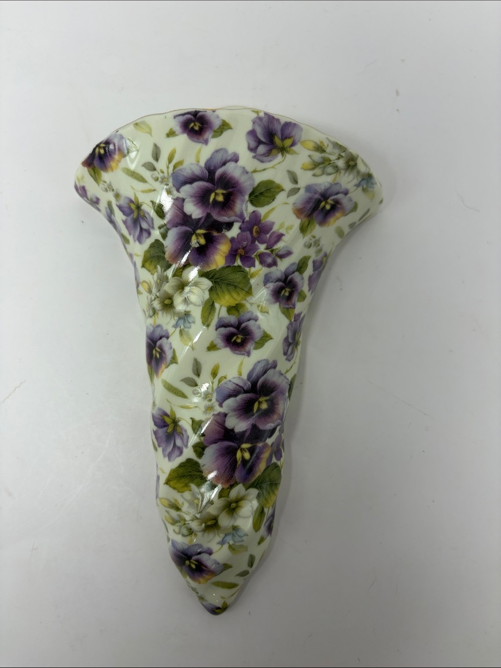 Floral Ceramic Wall Pocket Vase in Purple